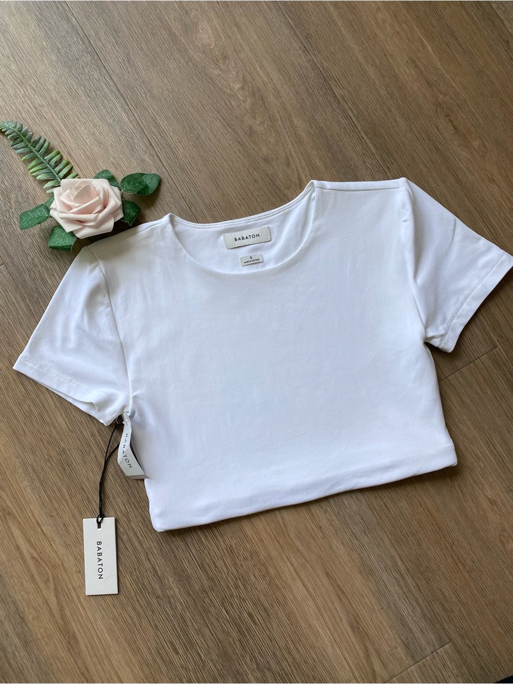 Babaton White Contour Crew Crop Top